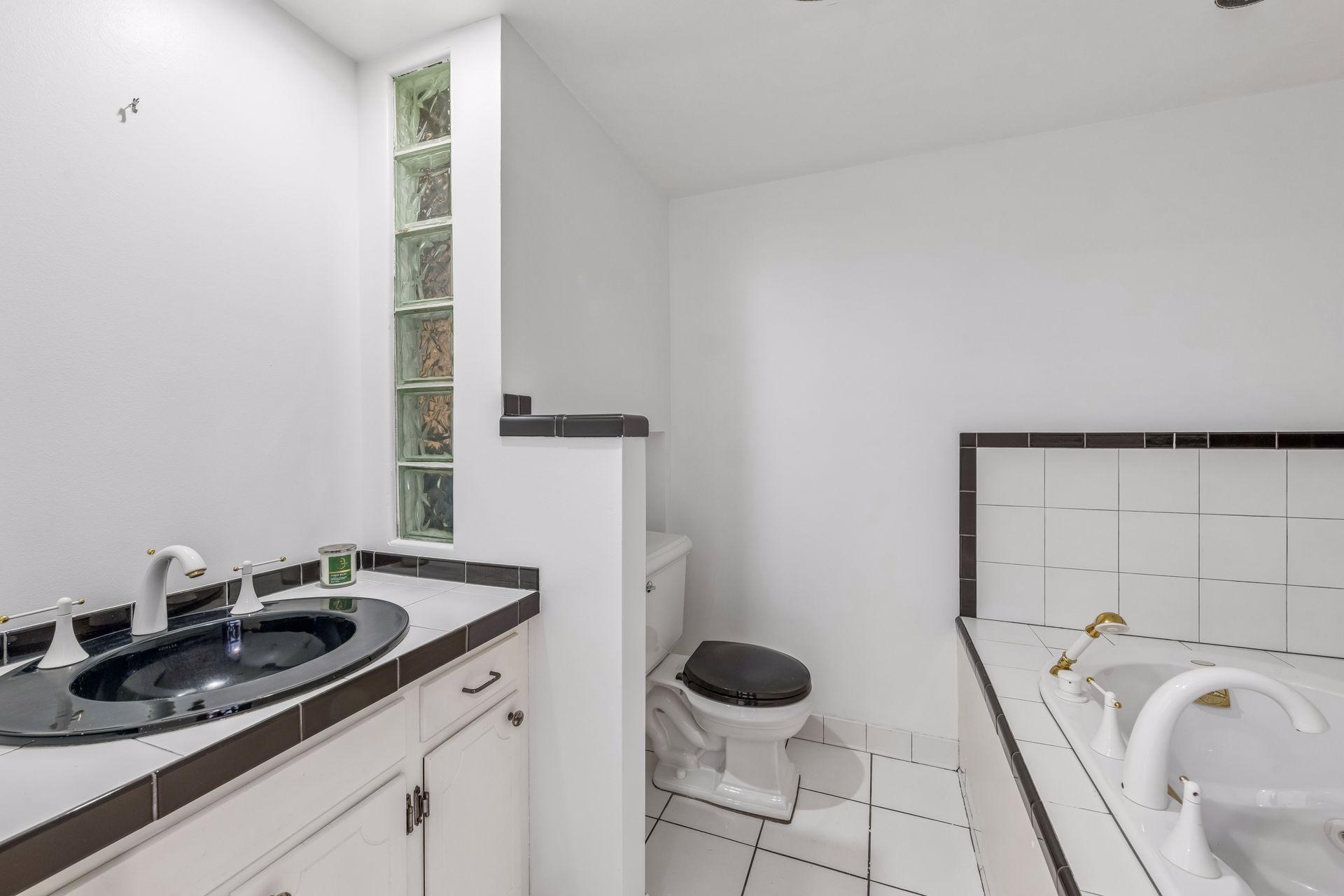 Lower level 3/4 bathroom with jetted tub.