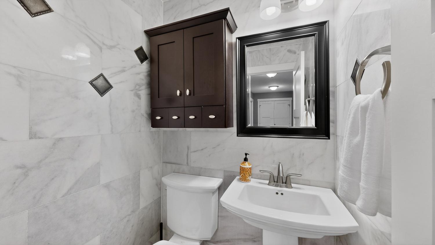 21 Main Floor 1:2 Bath.jpg