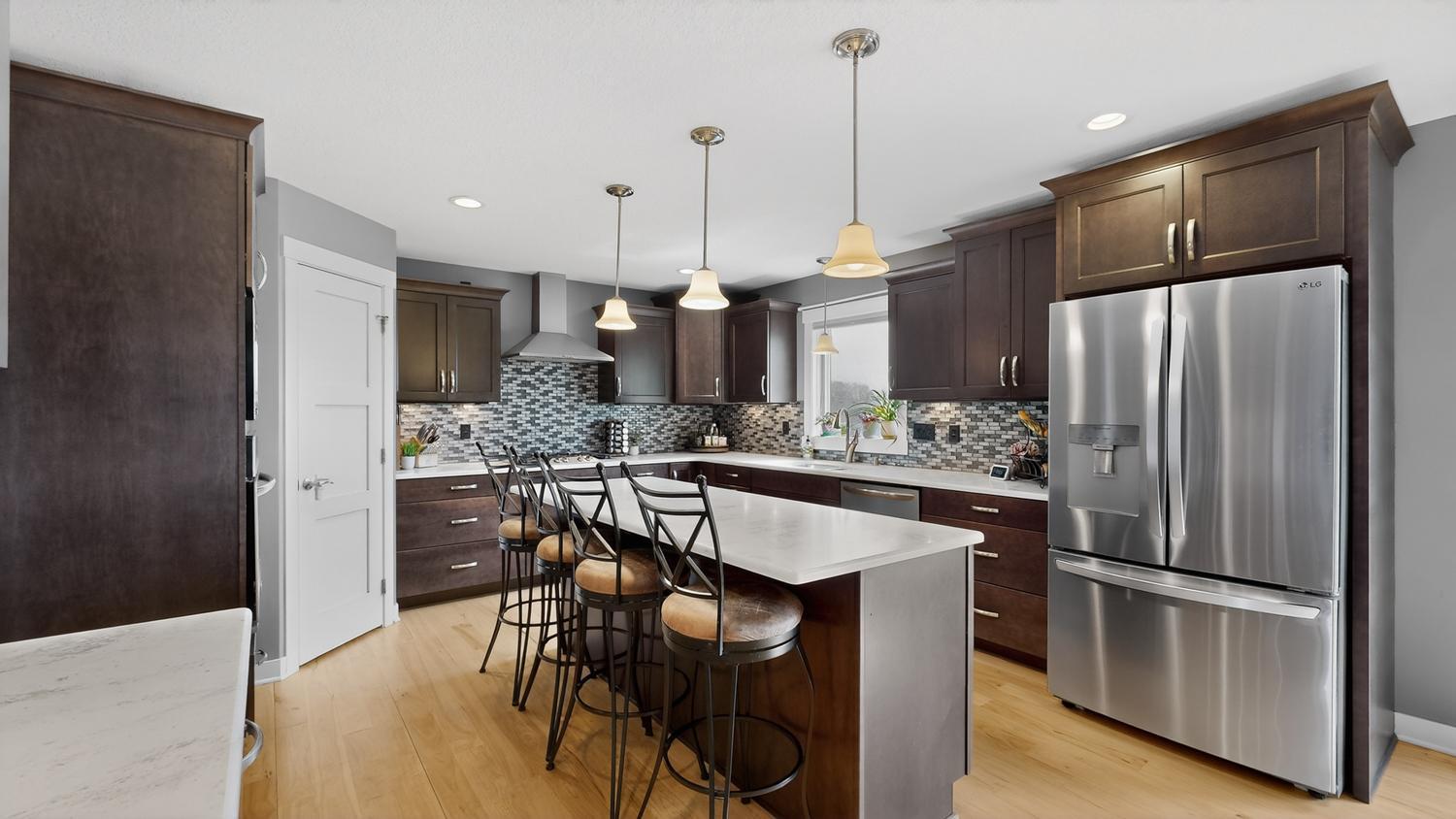 17 Kitchen w:island.jpg