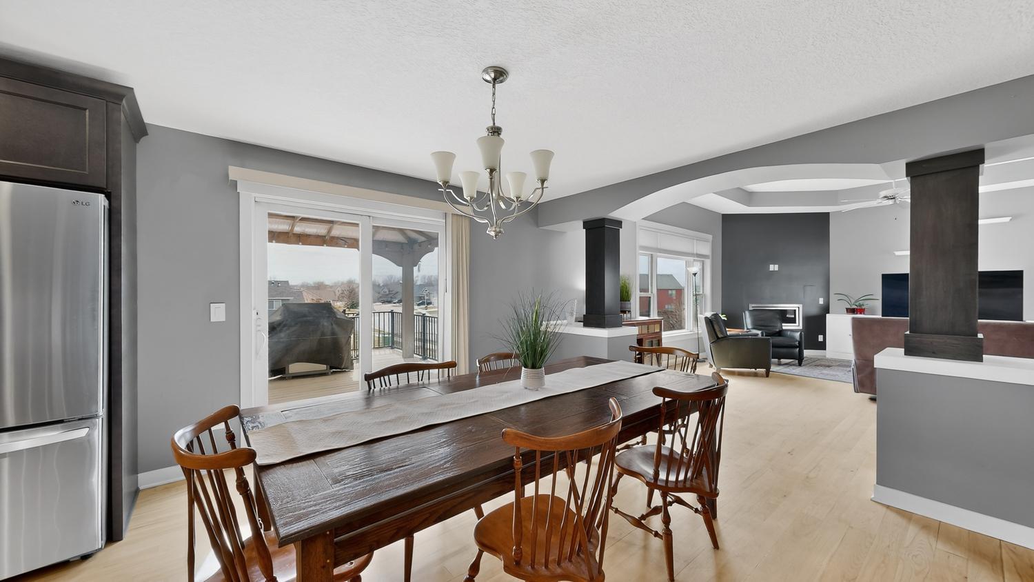 16 Dining Room w:walk-out to deck.jpg