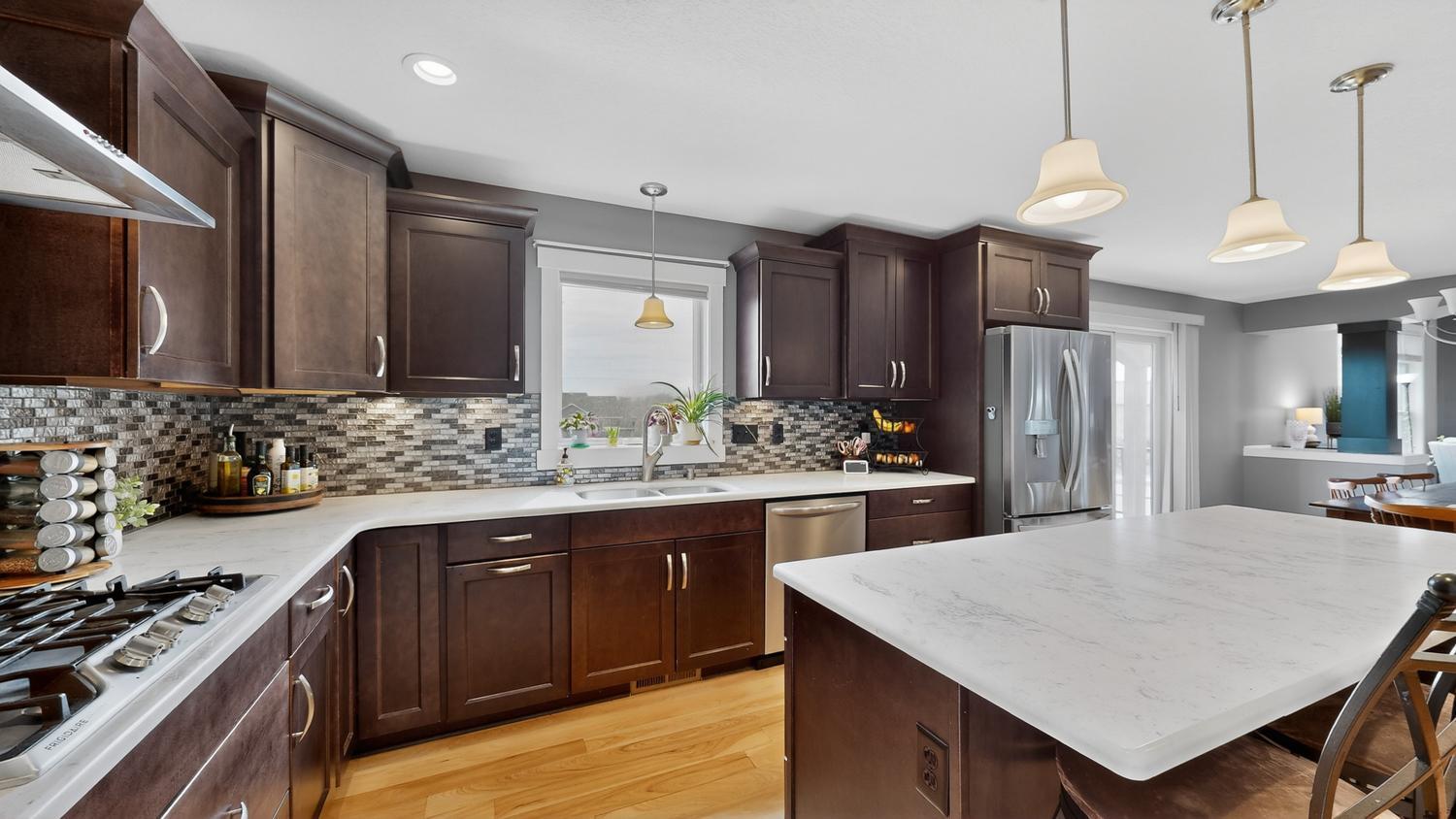 20 Kitchen w:stainless steel applances.jpg