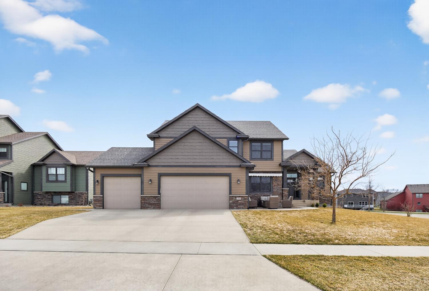 65 Front of Home.jpg