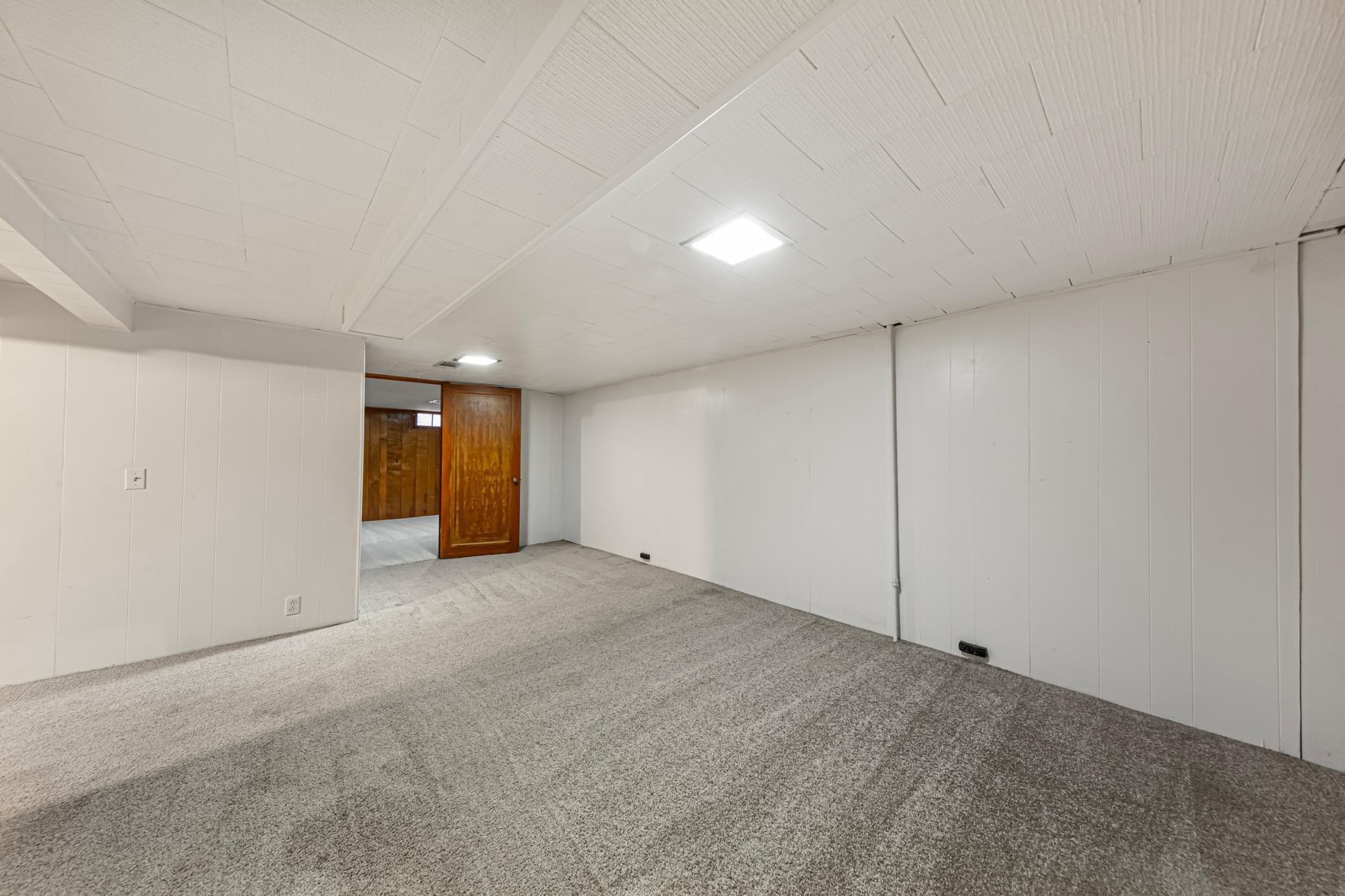 33 family room_lower.jpg