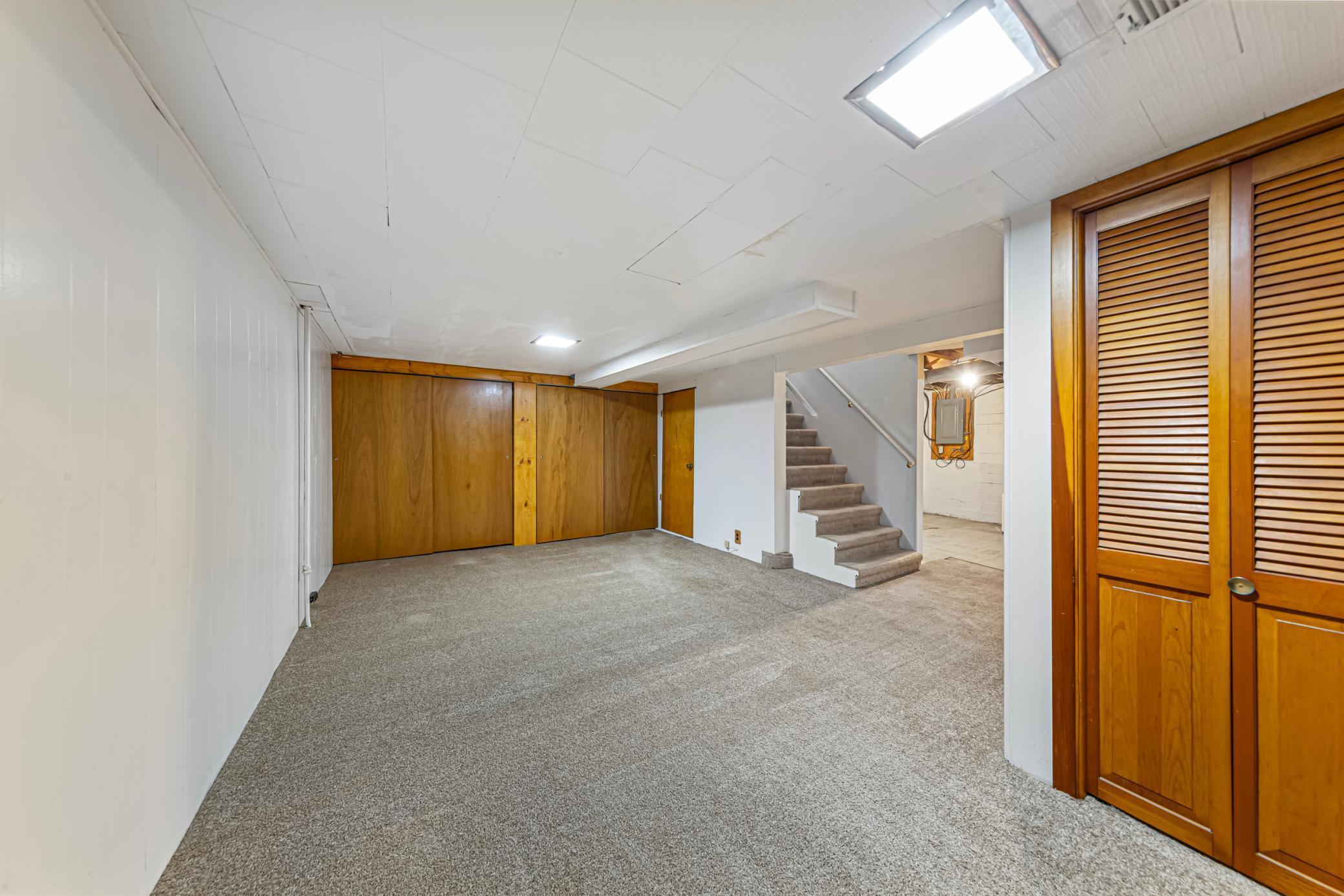 35 family room_lower.jpg