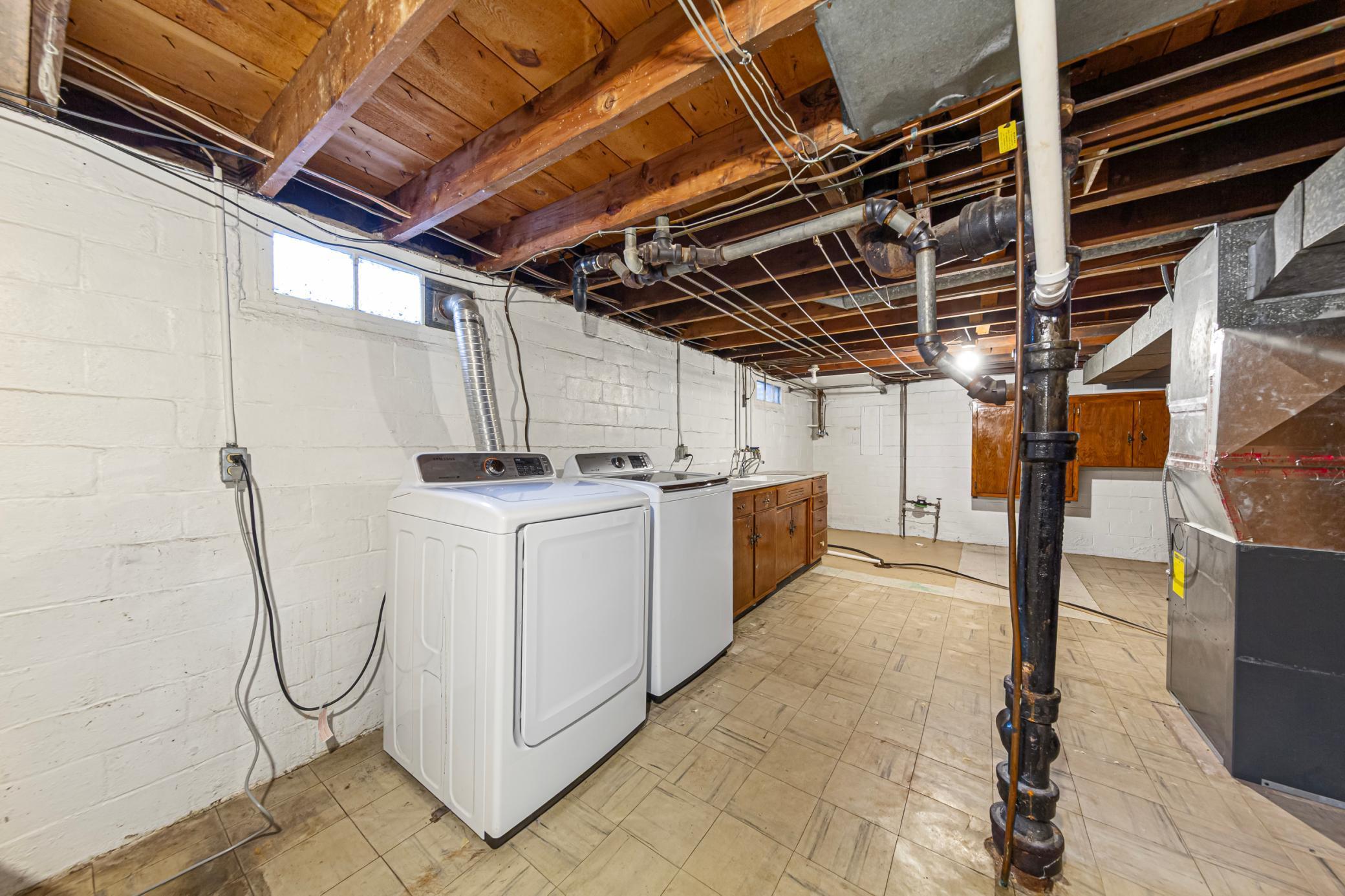 38 laundry_lower.jpg