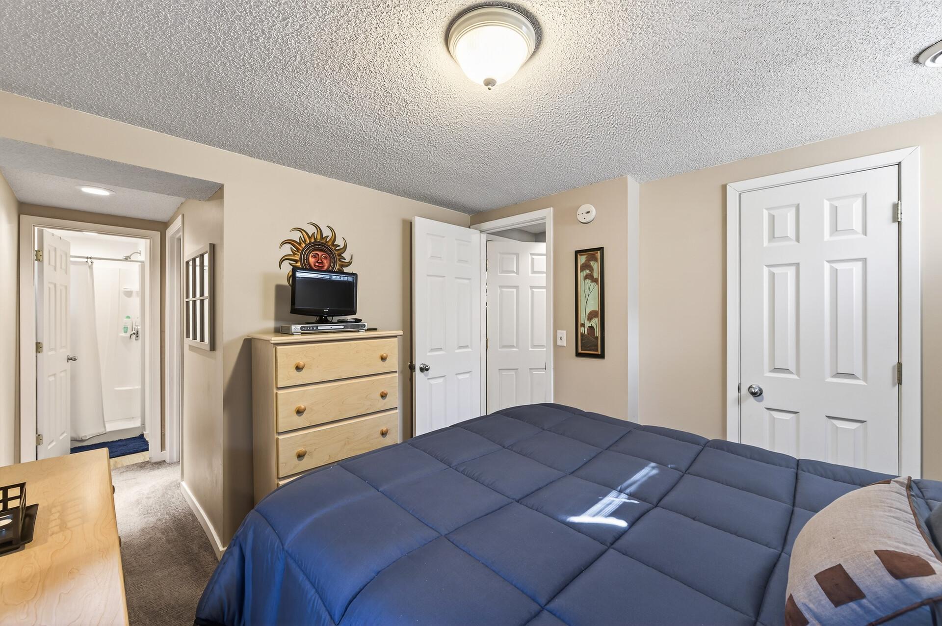 Great guest ensuite with a 3/4 bath and two BIG closets for storage.