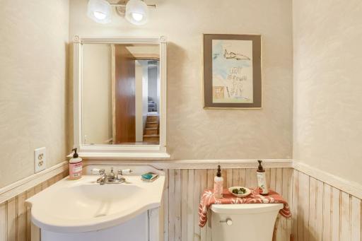 18127 Flanders St NE - Web Quality - 020 - 16 Powder Room.jpg