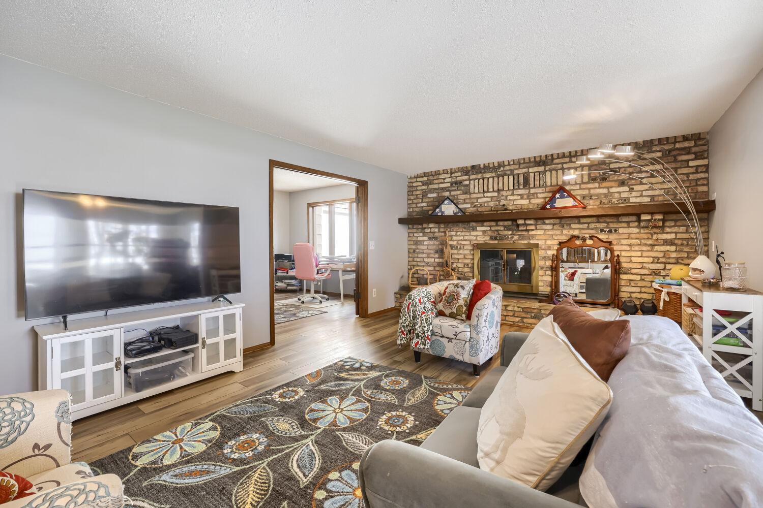 18127 Flanders St NE - Web Quality - 008 - 04 Living Room.jpg