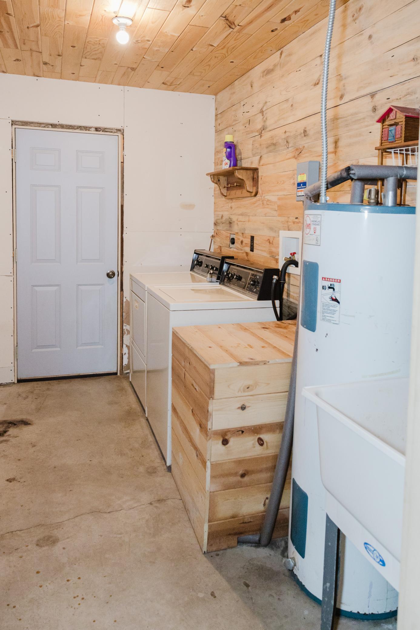 Laundry/Hall