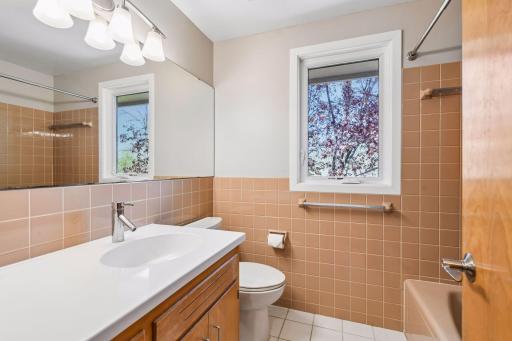 4532 Marlborough Court, Minnetonka, MN 55345