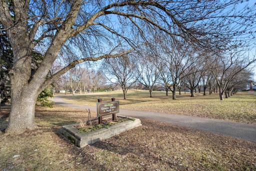 Steps away from Green Oaks Park and Green Oaks Island!!!