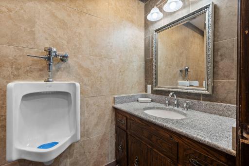 Mudroom/laundry bath off garage