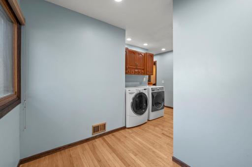 Mudroom/laundry bath off garage