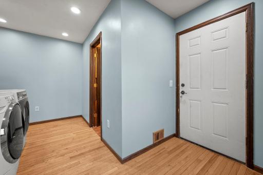 Mudroom/laundry bath off garage