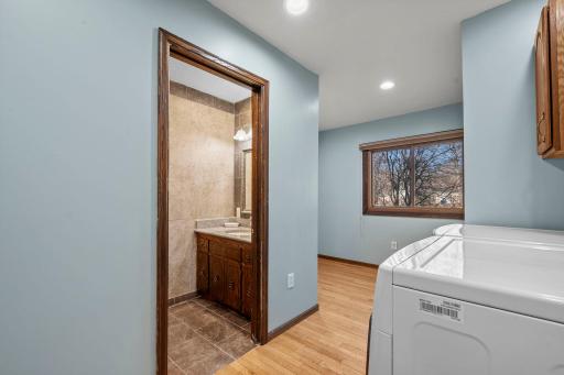 Mudroom/laundry bath off garage
