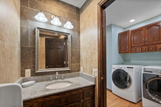 Mudroom/laundry bath off garage