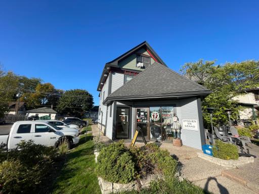 961 Grand Avenue, Saint Paul, MN 55105