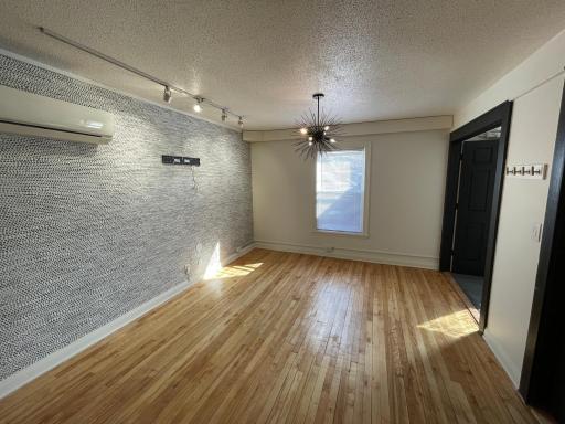961 Grand Avenue, Saint Paul, MN 55105