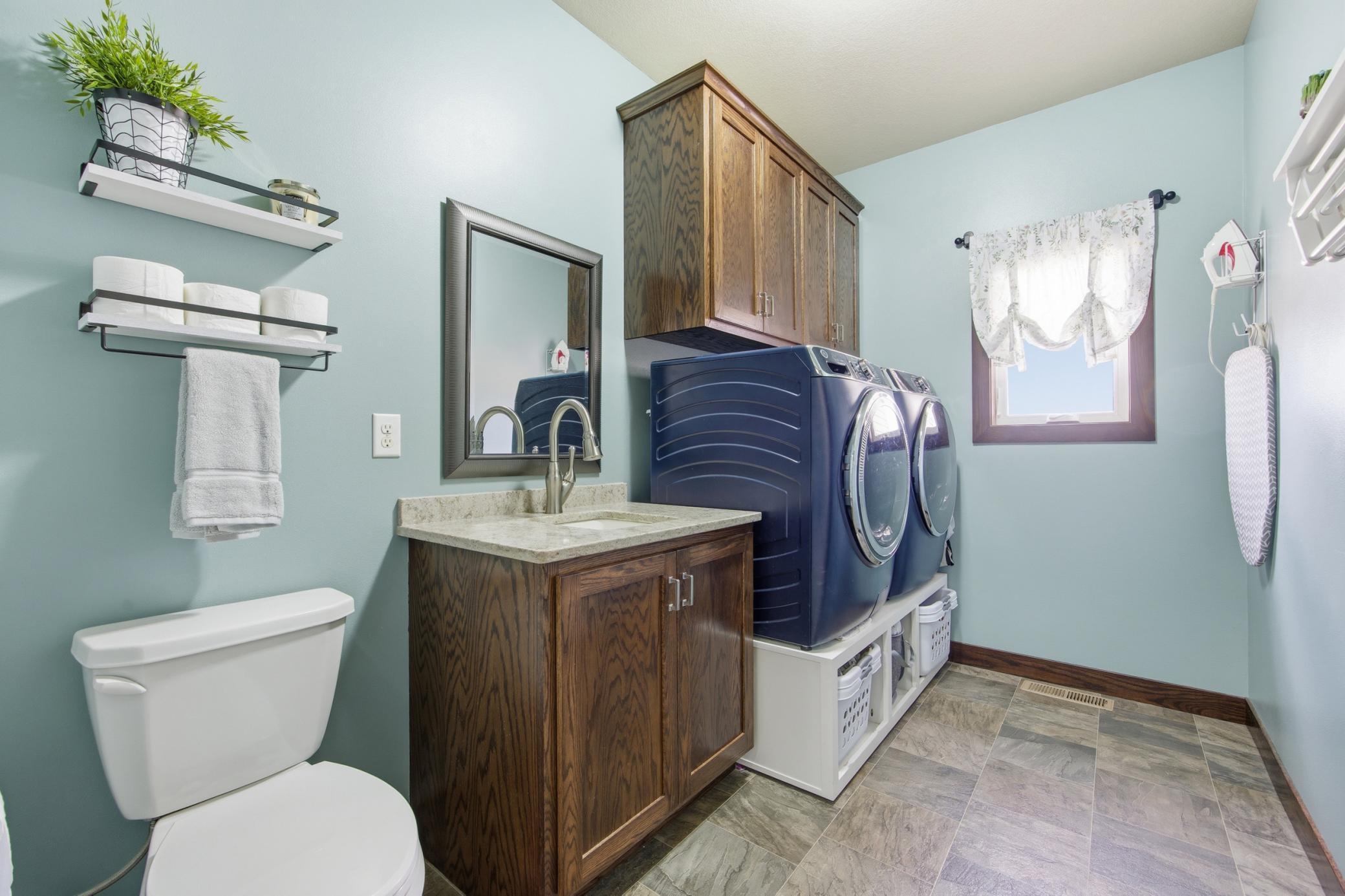 Bathroom 3/Laundry Room