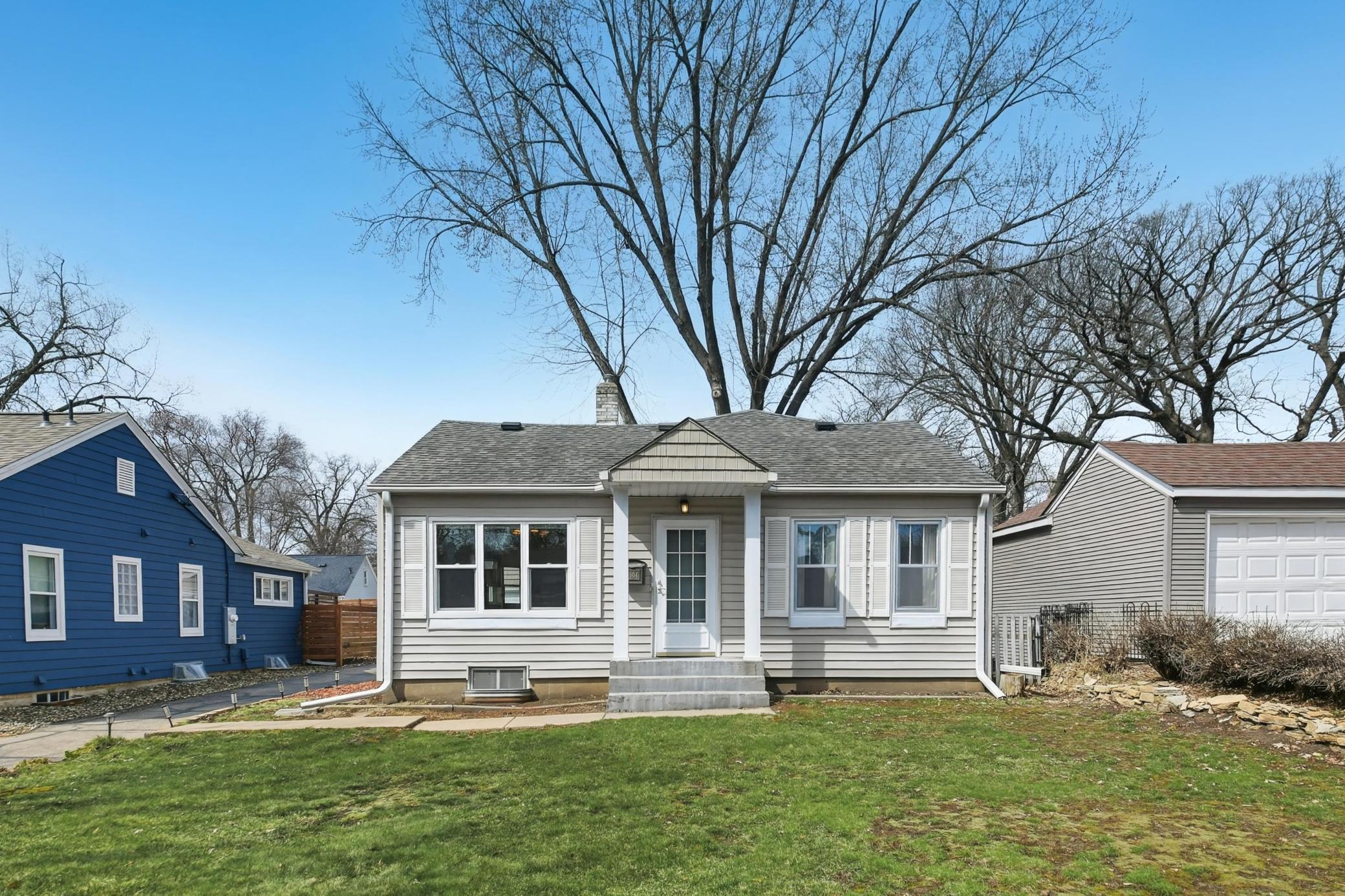 01_Front Yard-01.jpg