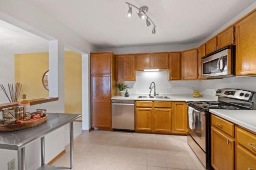 6085 Rowland Road, 312, Minnetonka, MN 55343