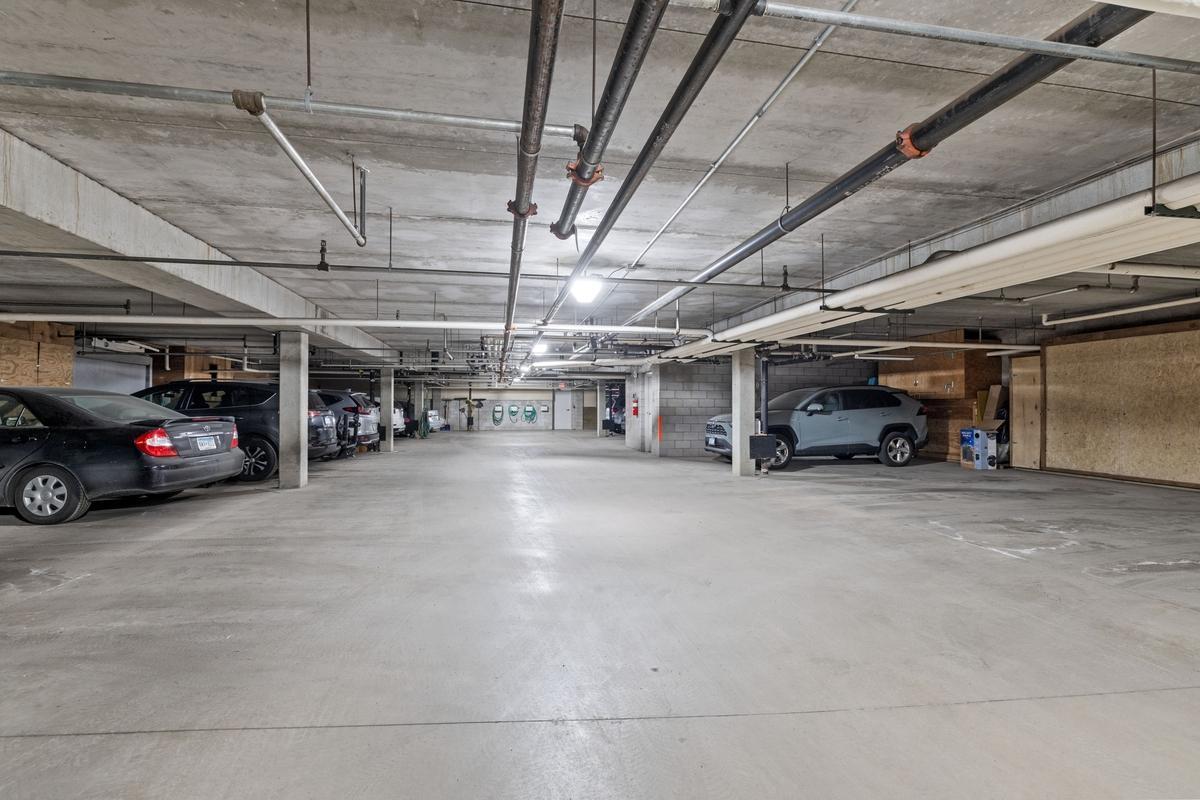 Parking Garage - 1 spot included.jpg