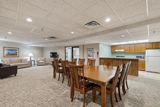 6085 Rowland Road, 312, Minnetonka, MN 55343