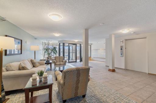 6085 Rowland Road, 312, Minnetonka, MN 55343