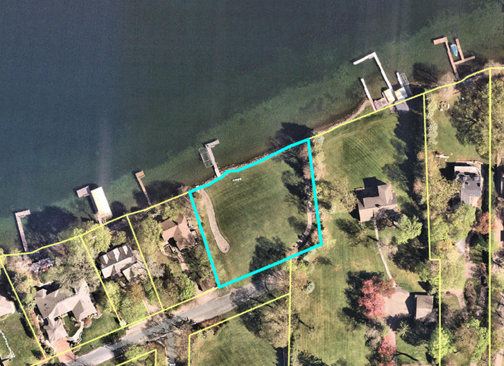 Offering nearly 200 feet level shoreline that enjoys long panoramic views.