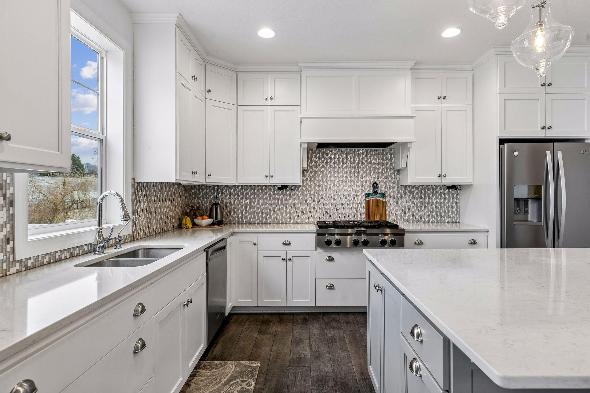 Stainless steel appliances, a gas cooktop, and finishes that tie everything together effortlessly.