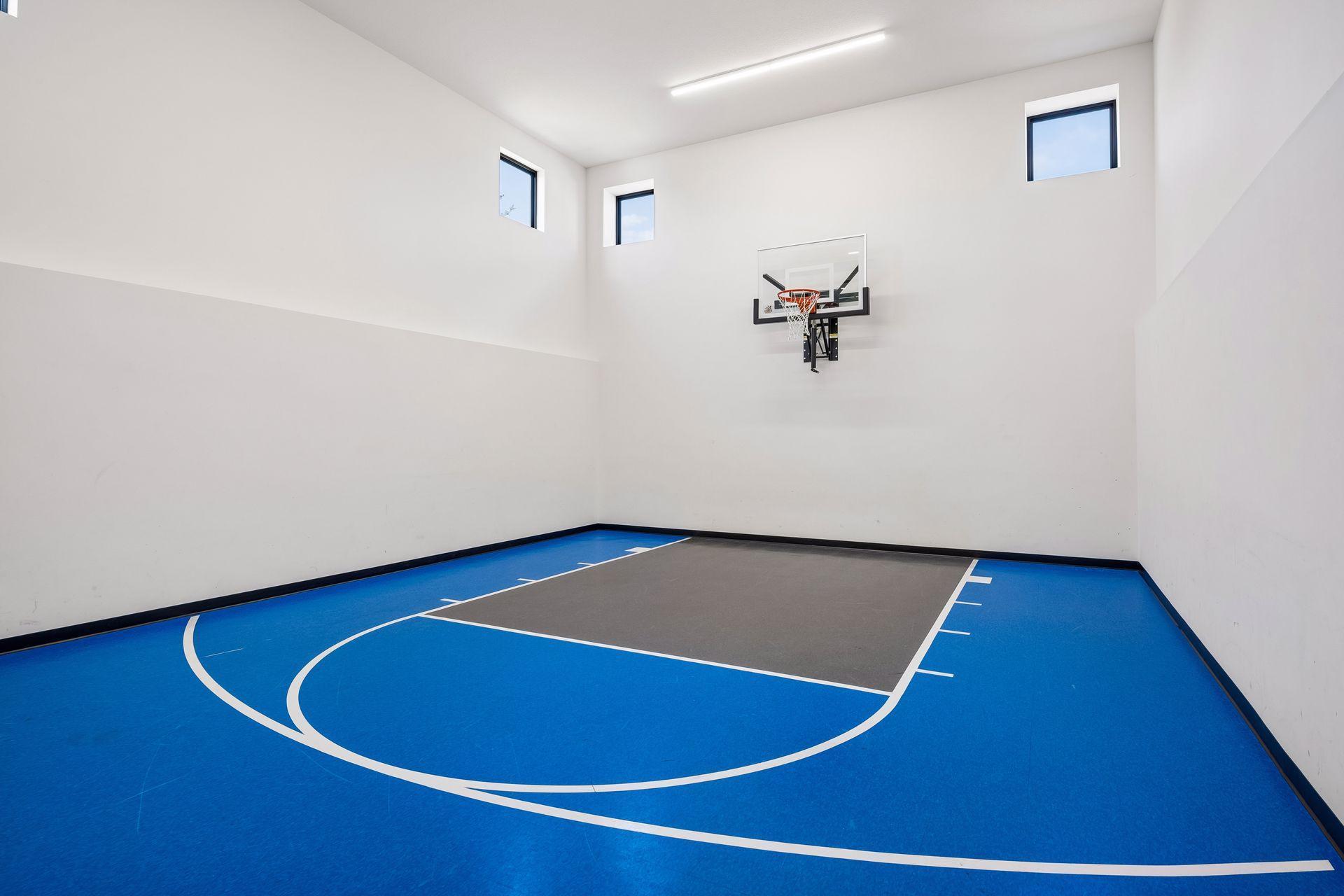 Huge sports 29x25 sports court!