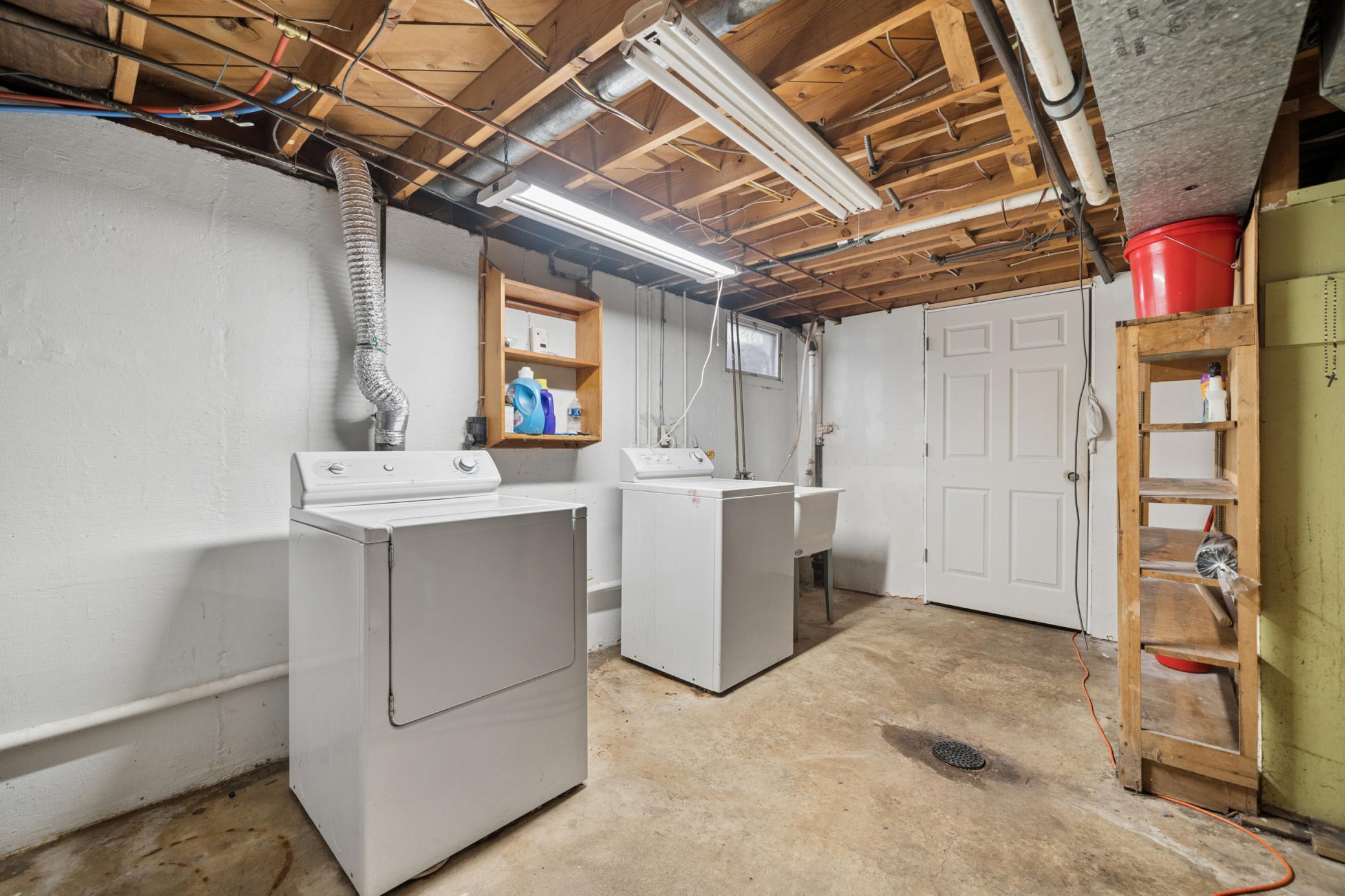 Large laundry/Utility room