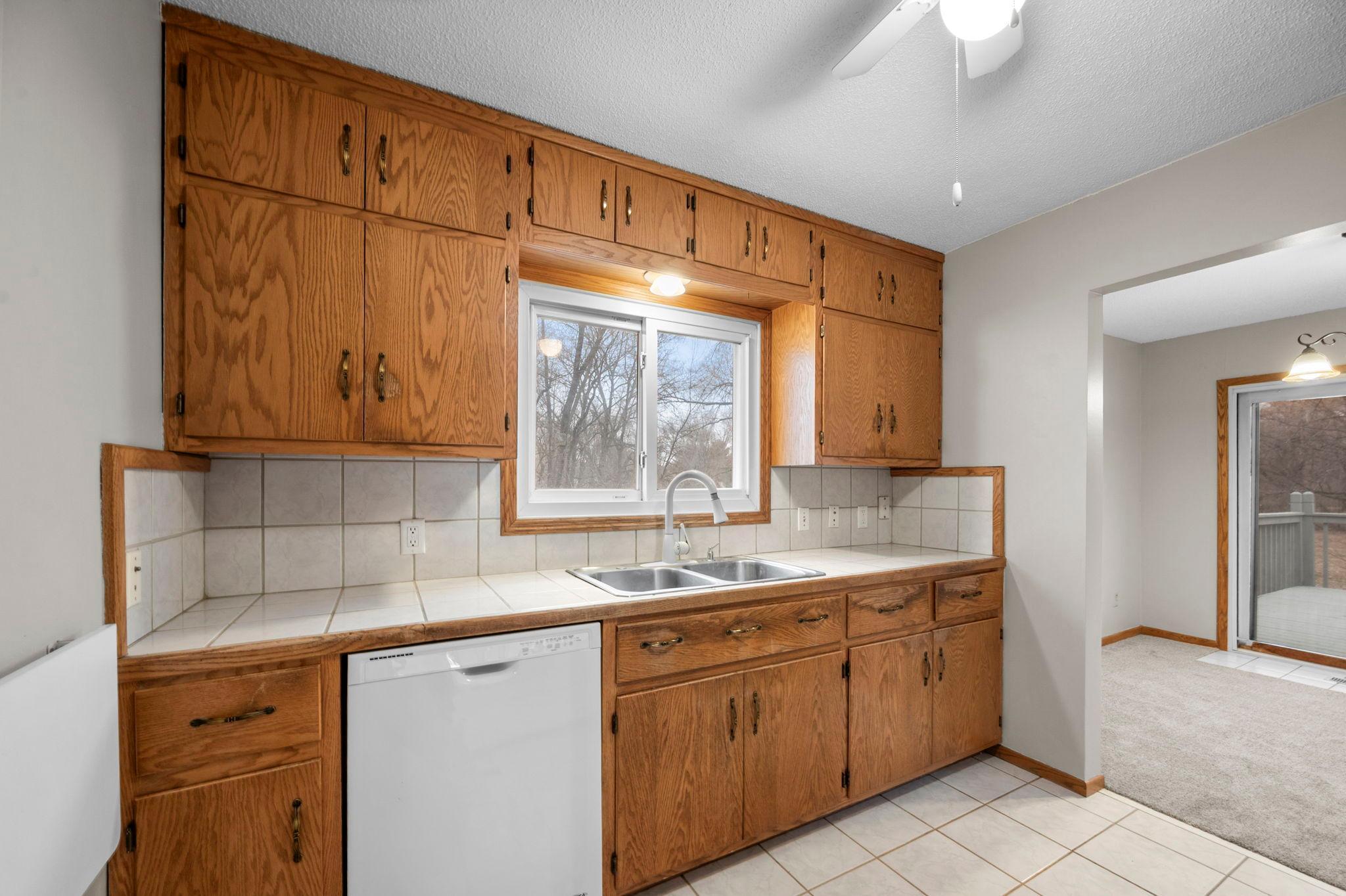 34-web-or-mls-9527 Parrish Ave NE-169.jpg