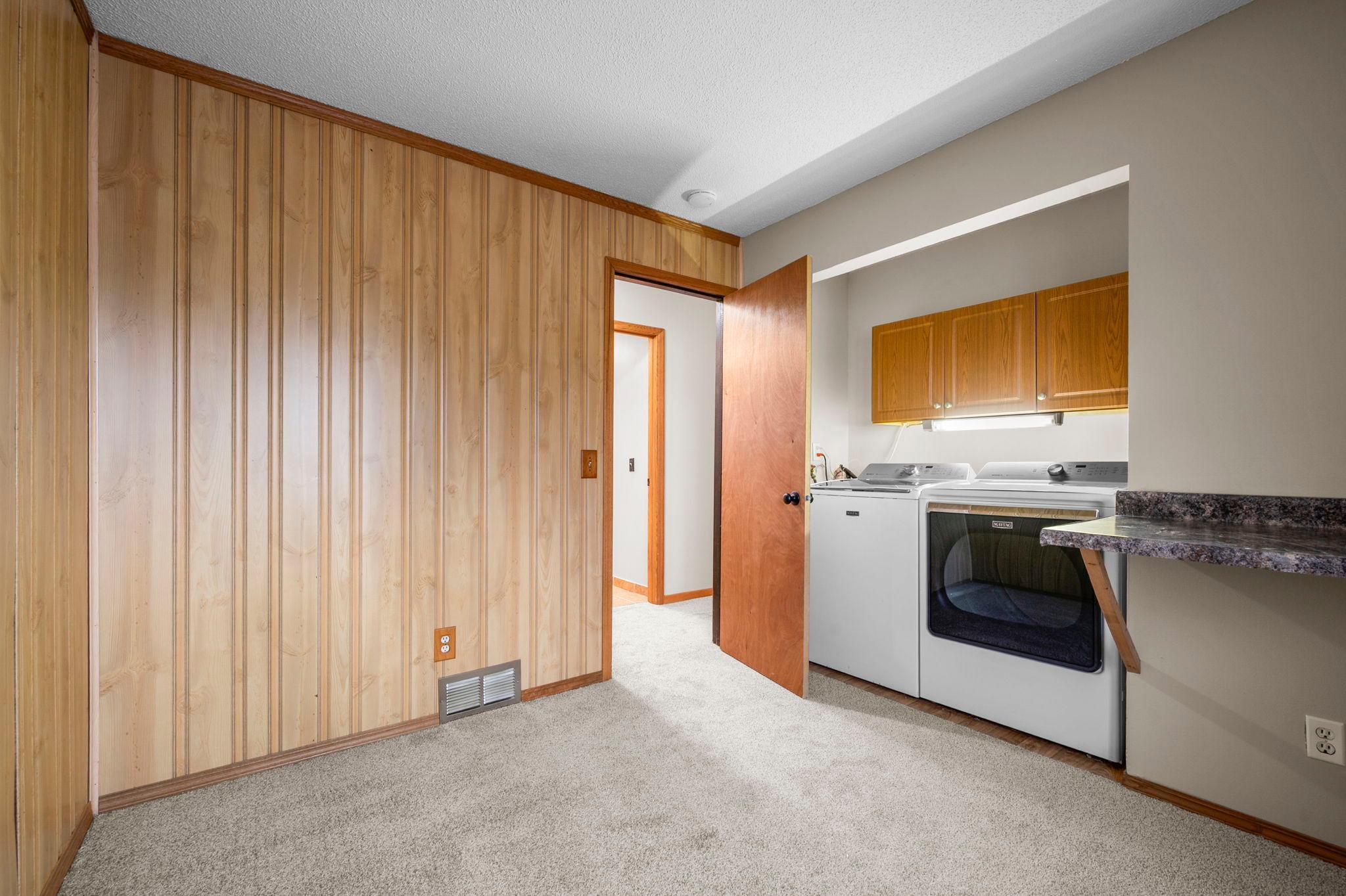 45-web-or-mls-9527 Parrish Ave NE-224 - Copy (2).jpg