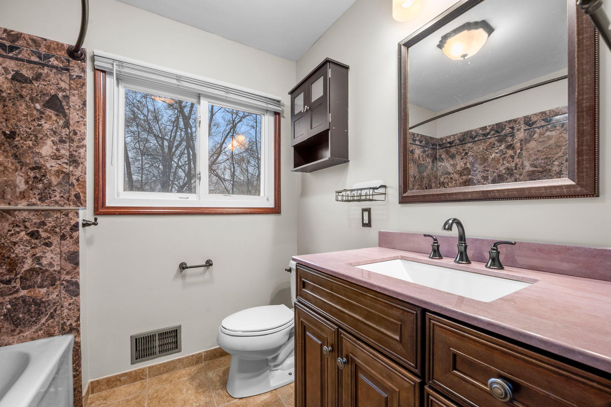 36-web-or-mls-9527 Parrish Ave NE-180 - Copy.jpg