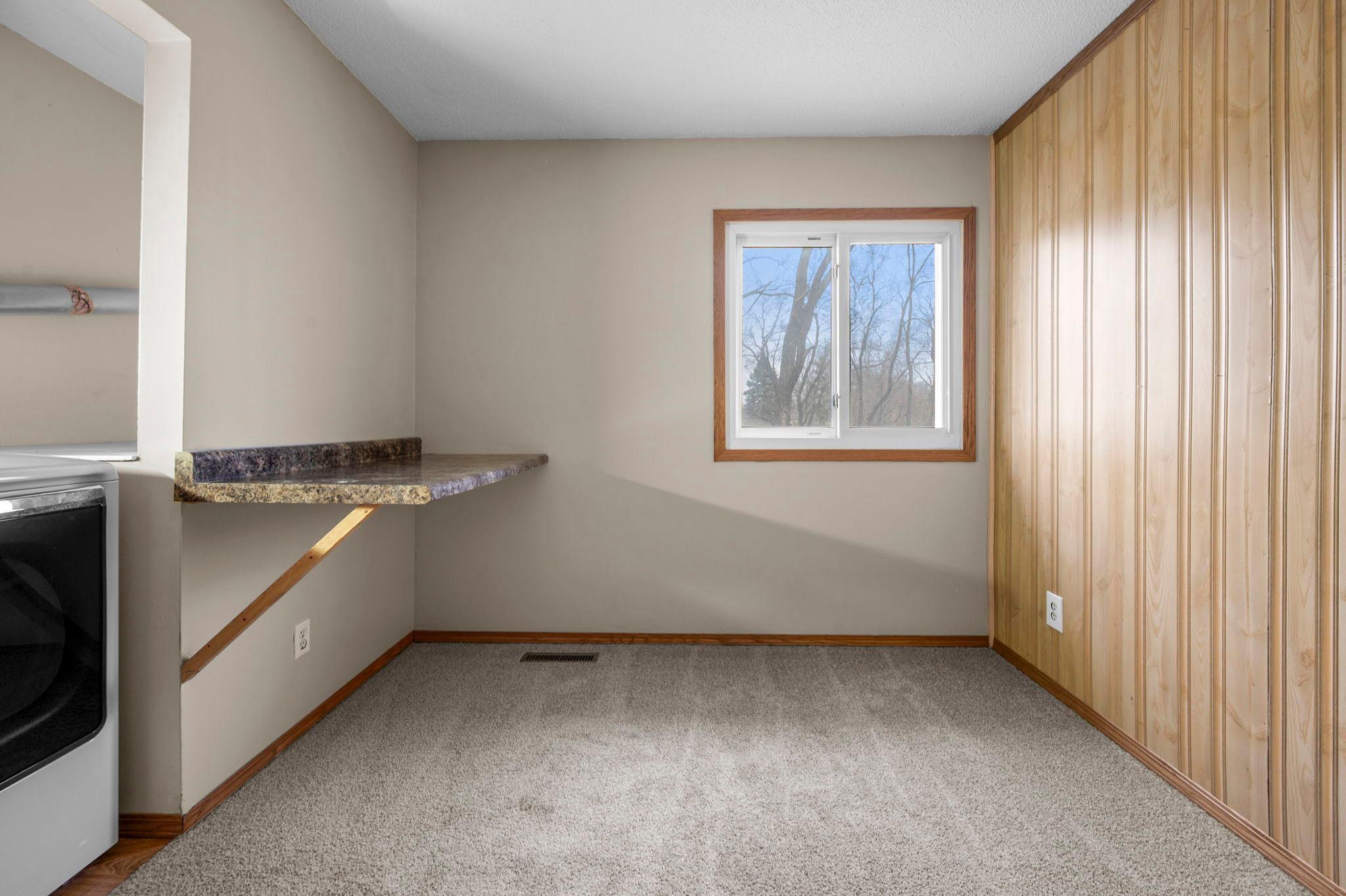 43-web-or-mls-9527 Parrish Ave NE-215 - Copy (2).jpg