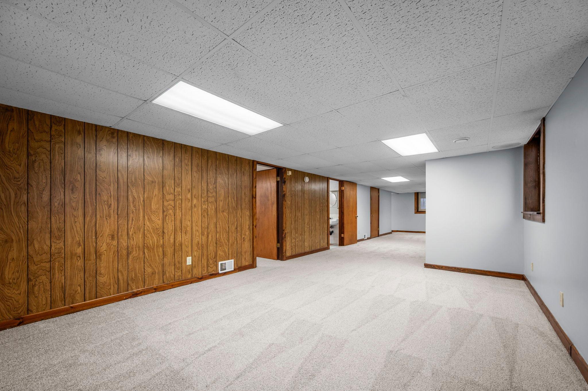 50-web-or-mls-9527 Parrish Ave NE-249 - Copy (2).jpg