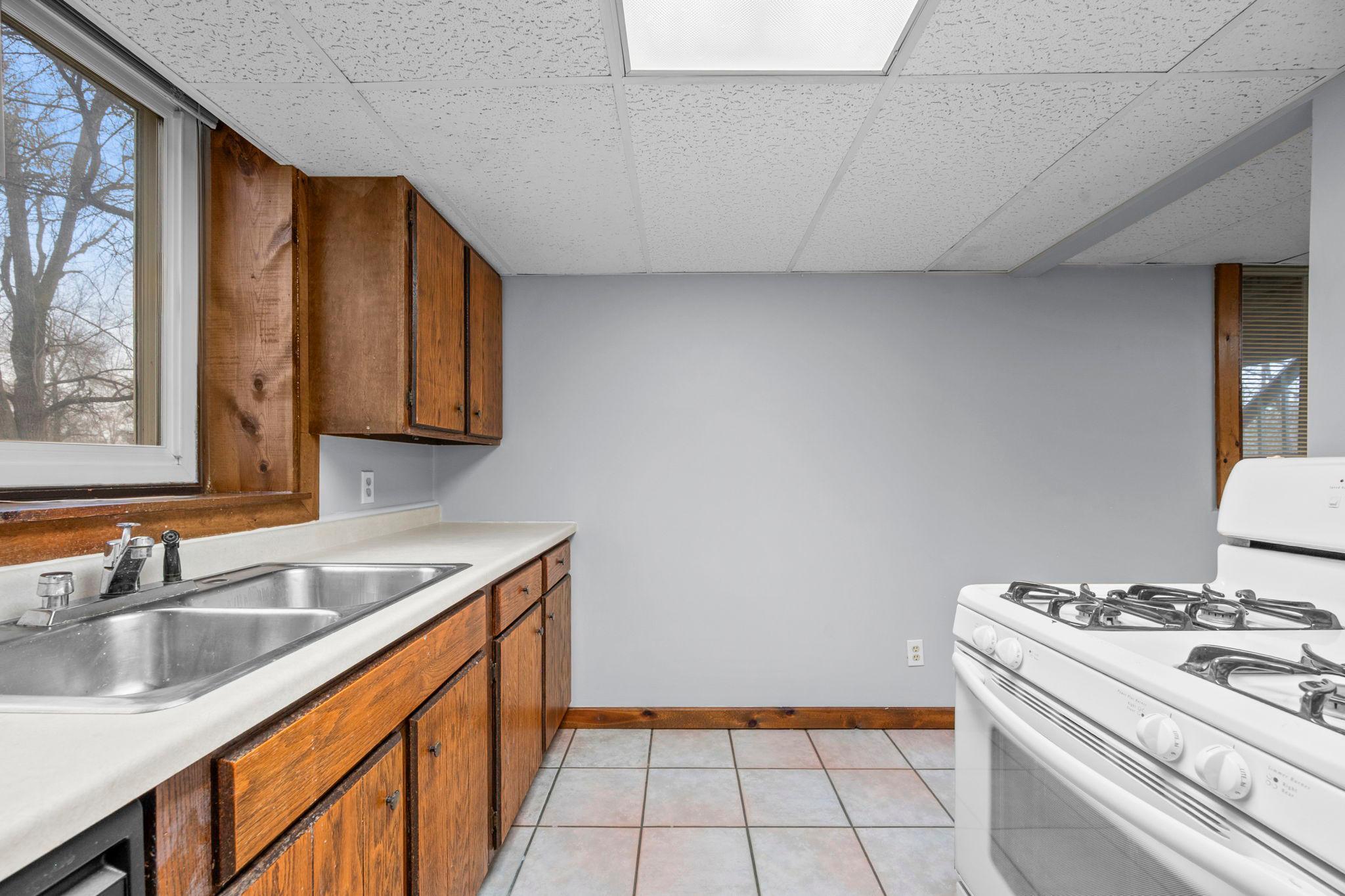 61-web-or-mls-9527 Parrish Ave NE-304 - Copy.jpg