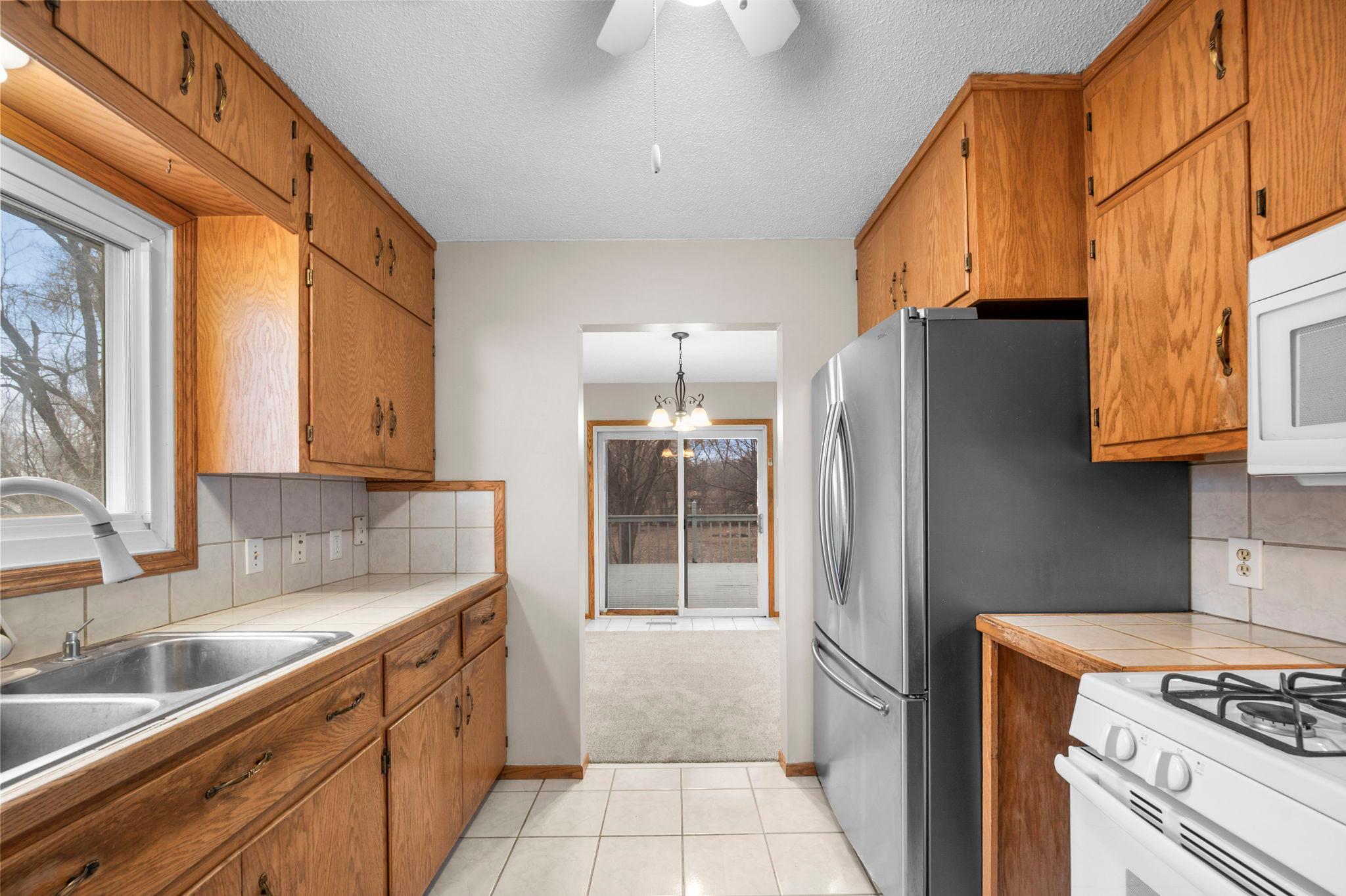 33-web-or-mls-9527 Parrish Ave NE-164.jpg