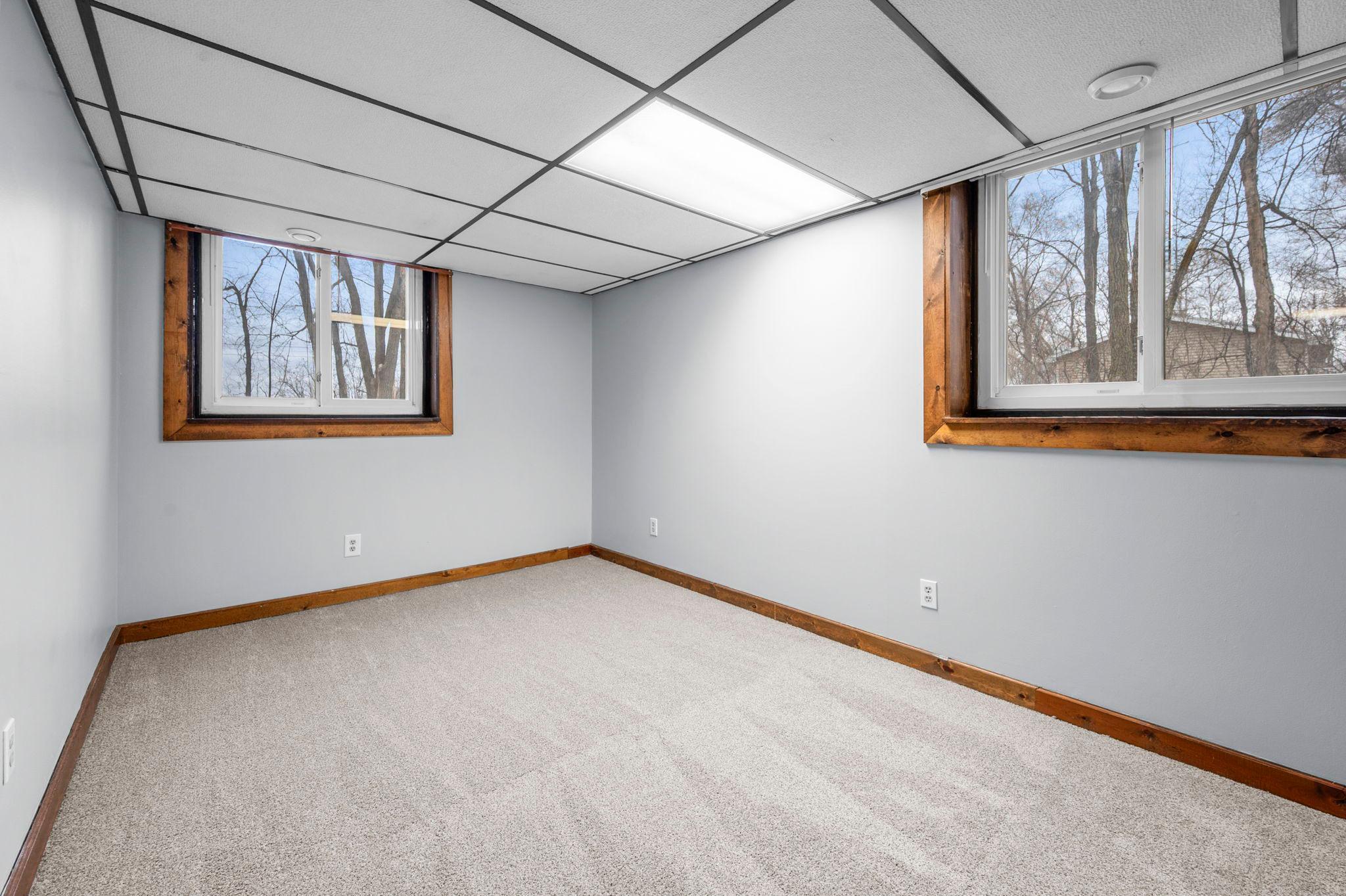 51-web-or-mls-9527 Parrish Ave NE-255 - Copy (2).jpg