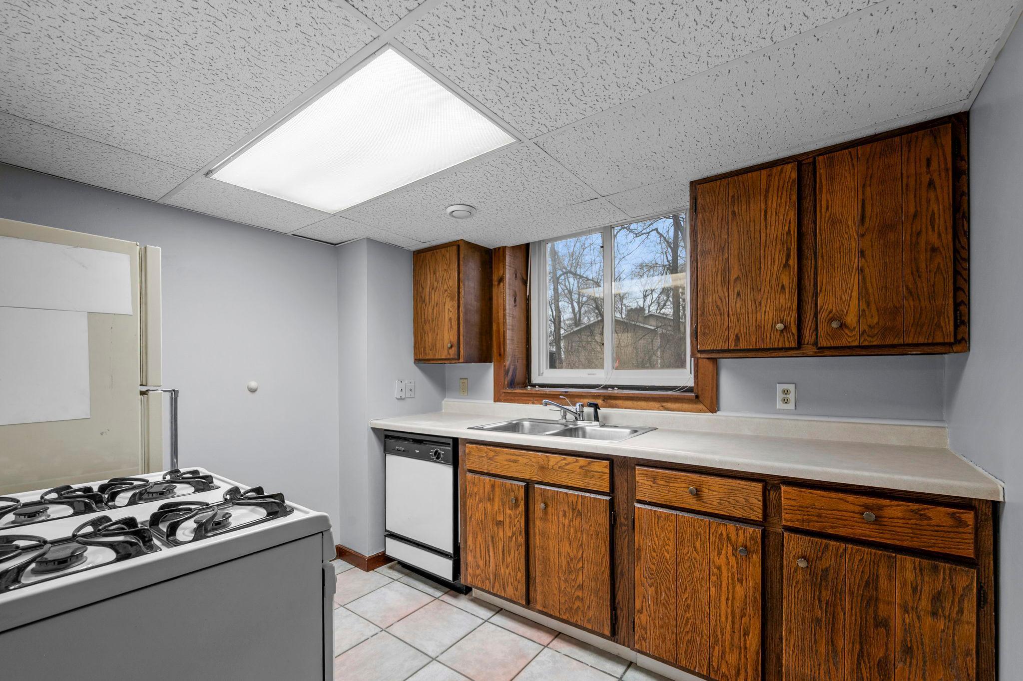 59-web-or-mls-9527 Parrish Ave NE-295.jpg