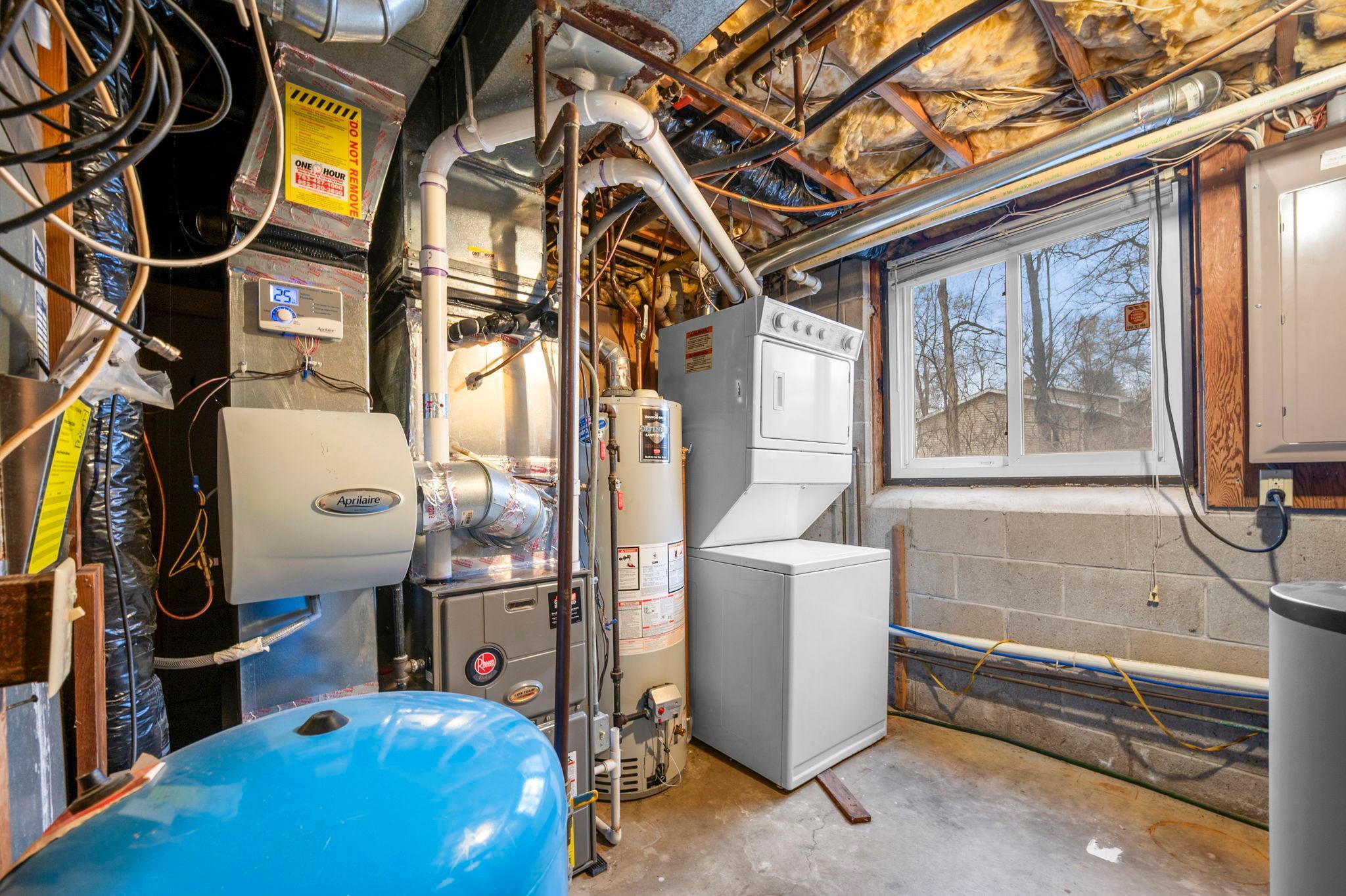 66-web-or-mls-9527 Parrish Ave NE-329 - Copy.jpg