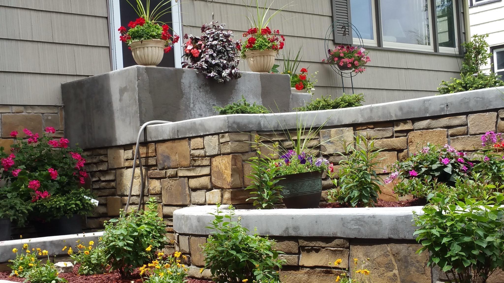 This entry makes a grand and welcoming statement