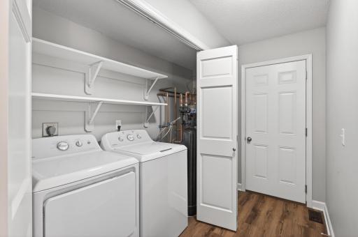 2810 Robinwood Way, Woodbury, MN 55125