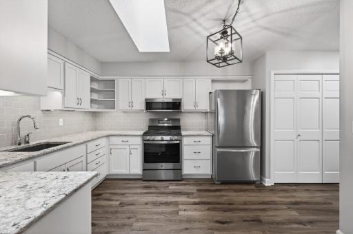 2810 Robinwood Way, Woodbury, MN 55125