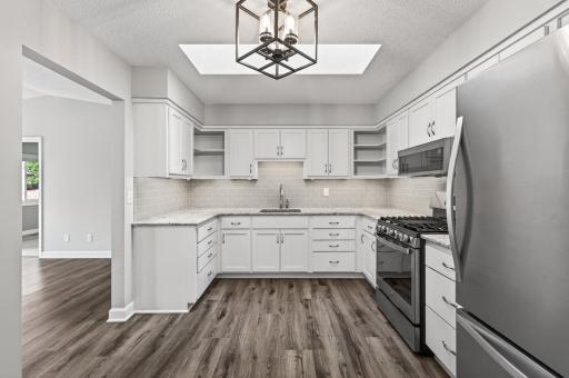 2810 Robinwood Way, Woodbury, MN 55125