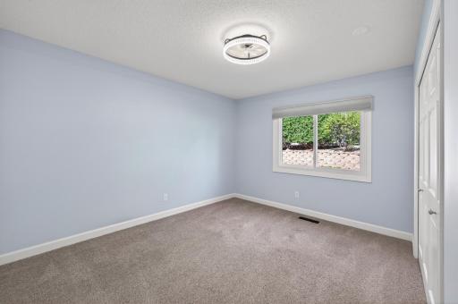 2810 Robinwood Way, Woodbury, MN 55125
