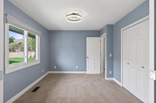 2810 Robinwood Way, Woodbury, MN 55125