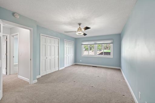 2810 Robinwood Way, Woodbury, MN 55125