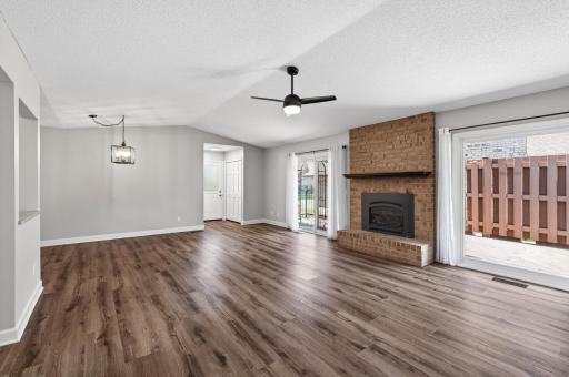 2810 Robinwood Way, Woodbury, MN 55125